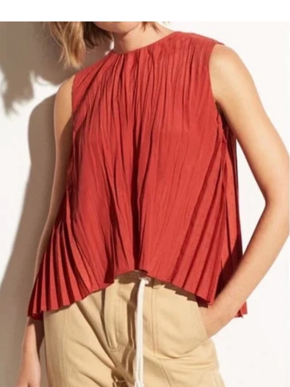 VINCE Pleated Shell Top - Picture 3 of 6